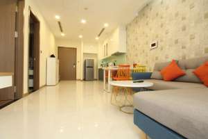 Cho thuê căn hộ Vinhomes cao cấp C3-XX.05 2 phòng ngủ, bao phí, full nội thất.
